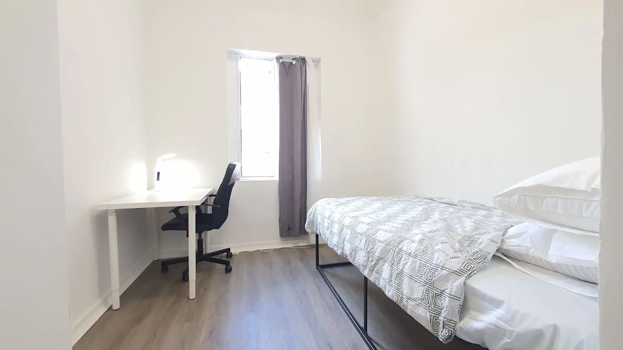 Furnished room in a share house