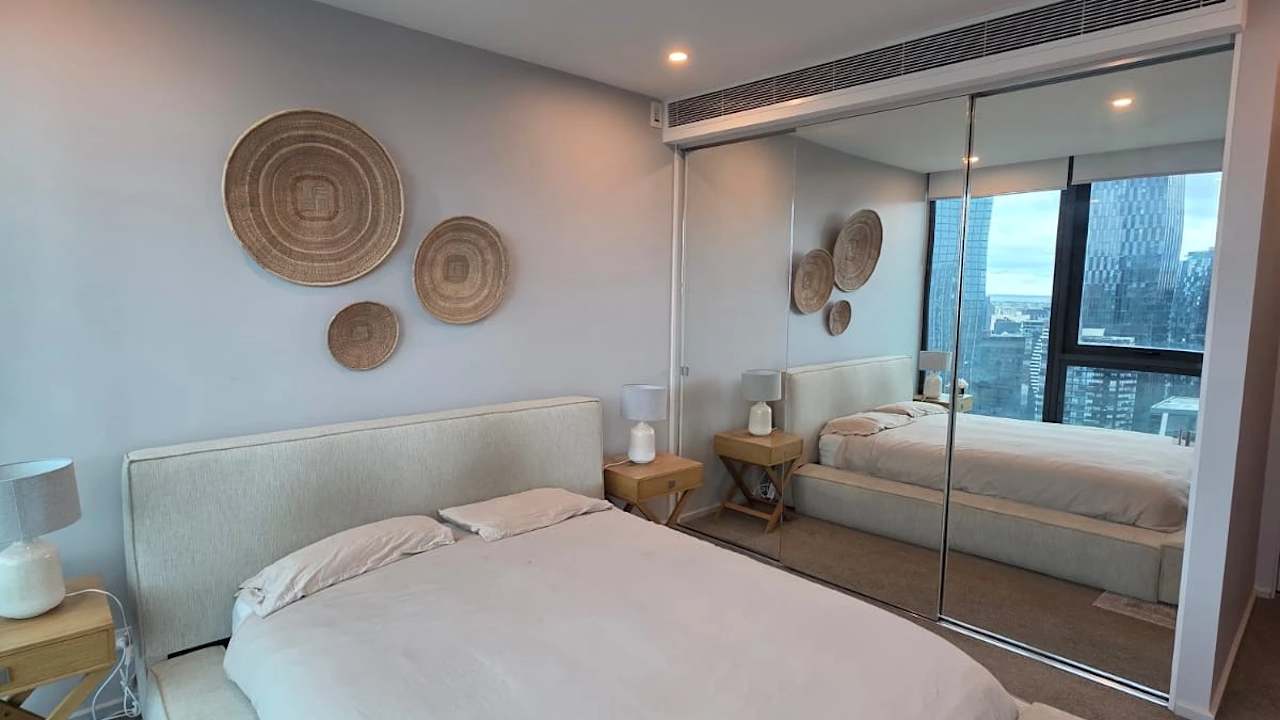 Furnished room with ensuite in a flatshare