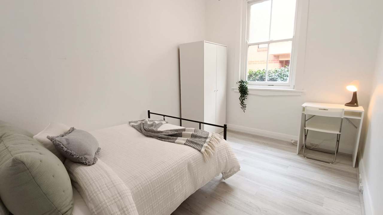 Furnished room in a flatshare