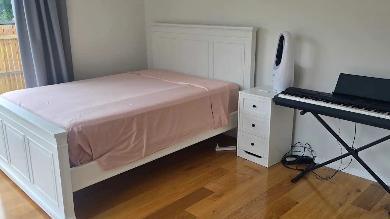 Room in a share house