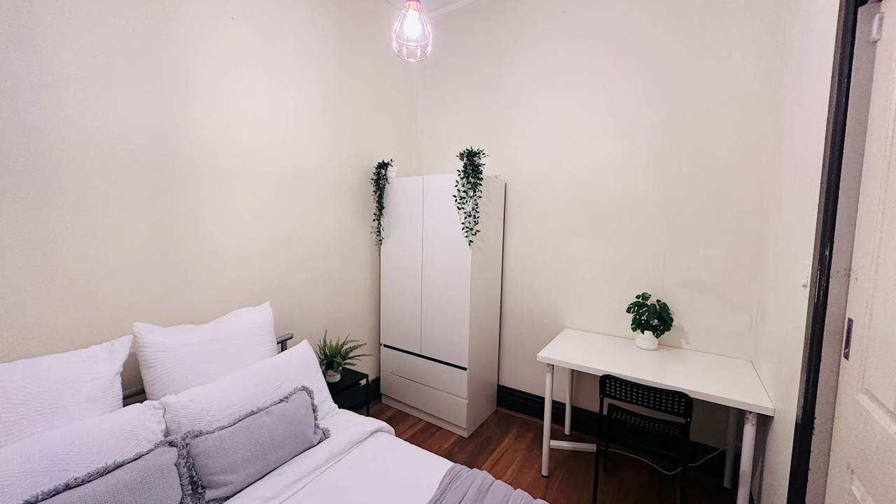 Furnished room in a flatshare