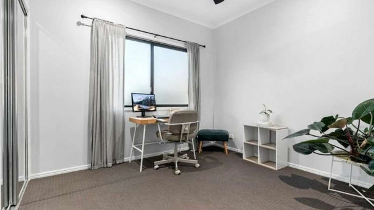 Unfurnished room in a flatshare