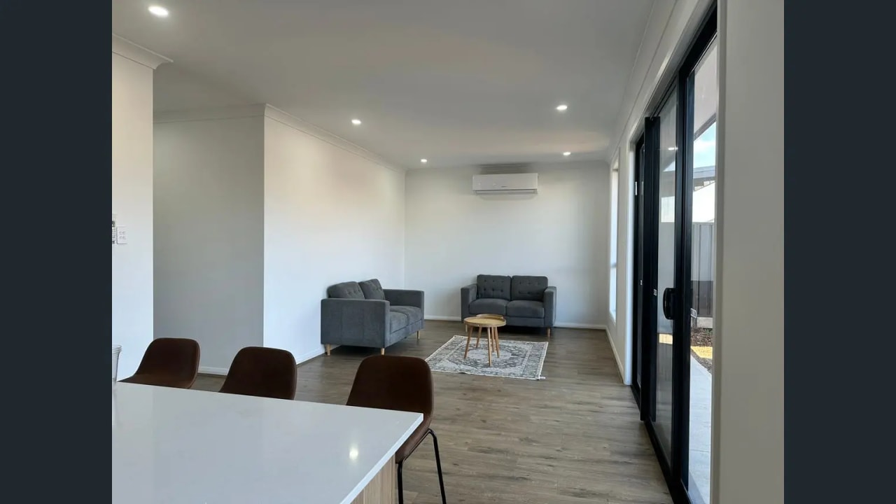 Whole property with 4 rooms for rent