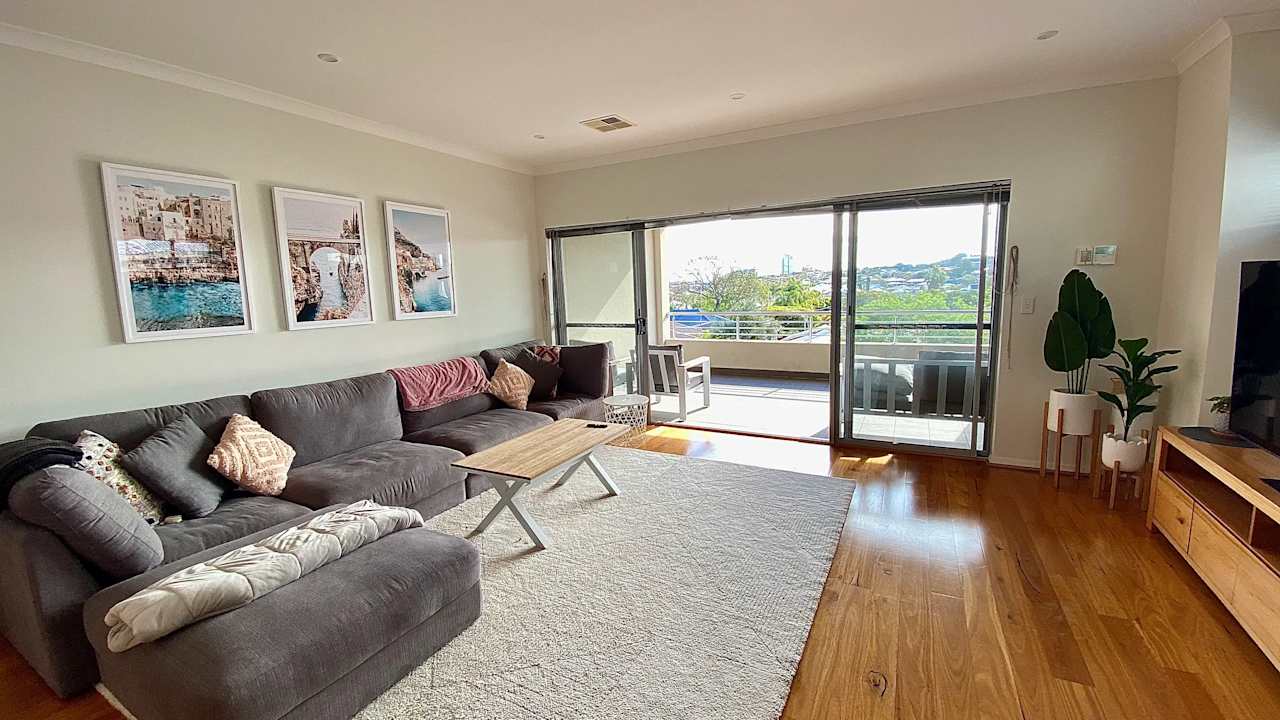 Whole property with 2 rooms for rent