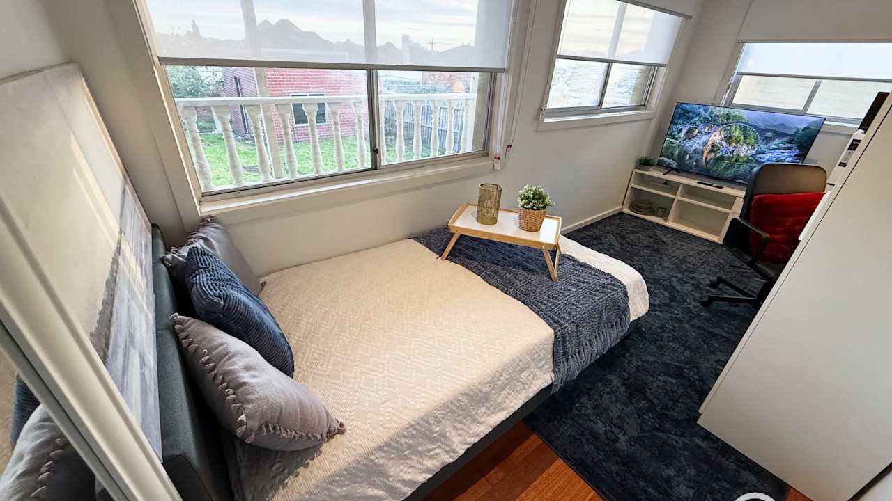 Furnished room in a share house