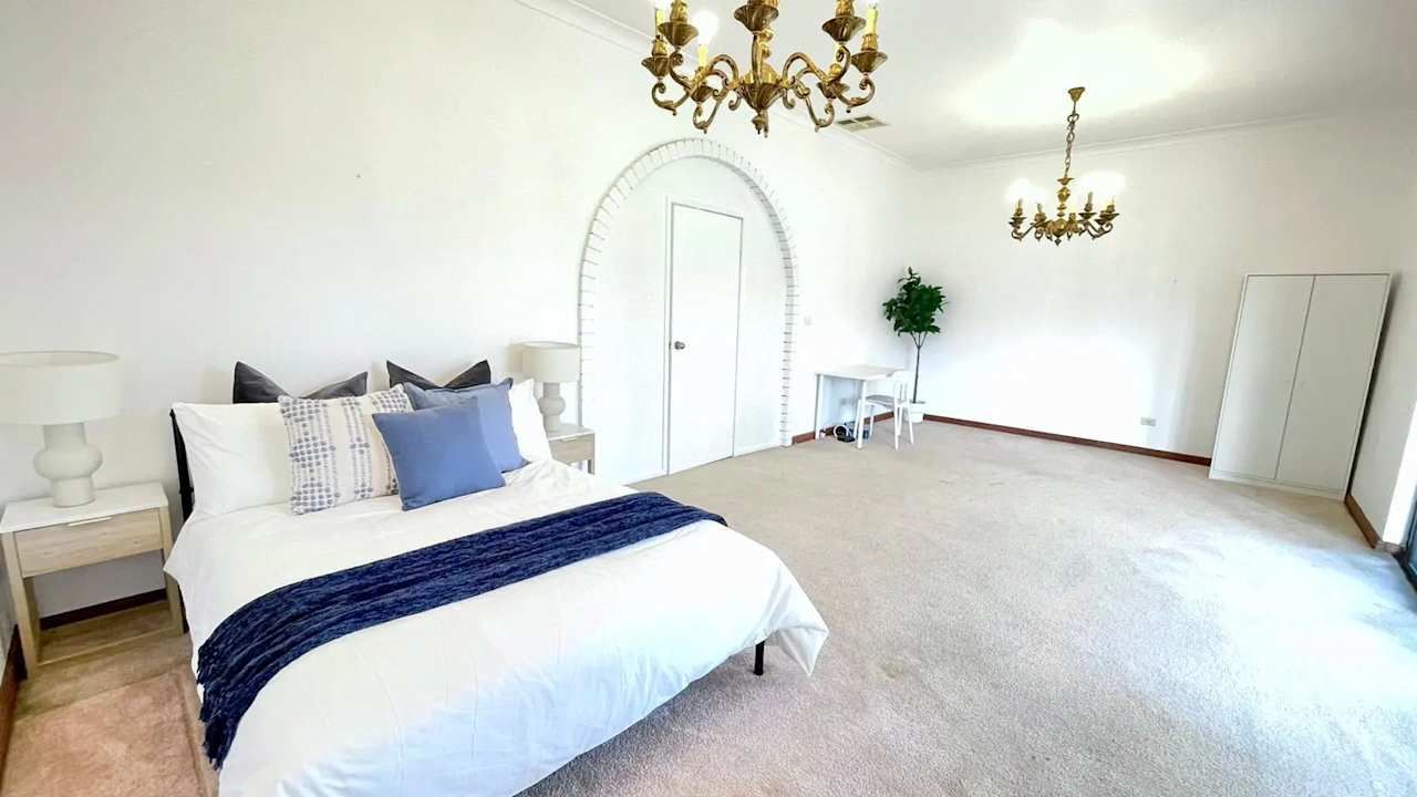 Room in a share house