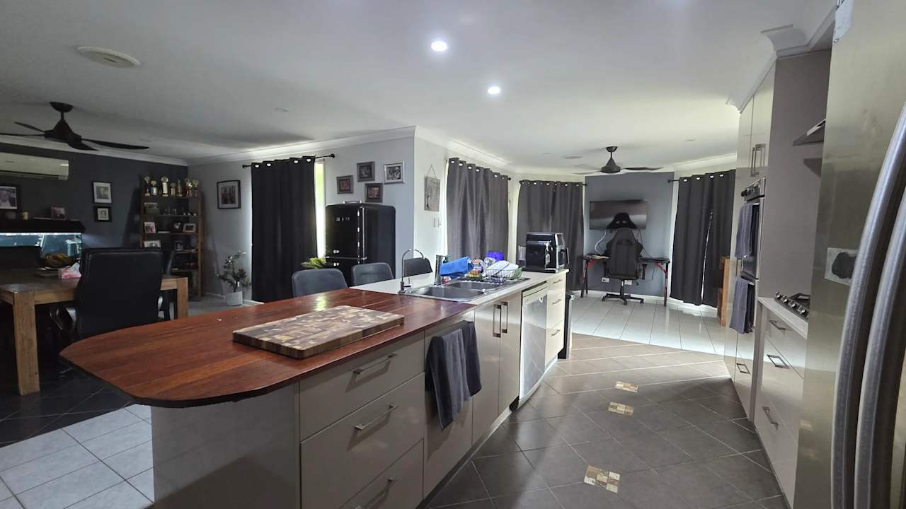 Furnished room in a share house