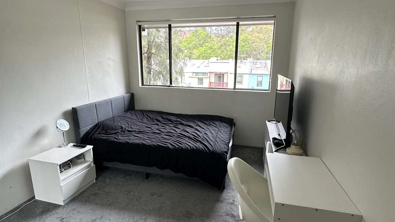 Furnished room in a flatshare