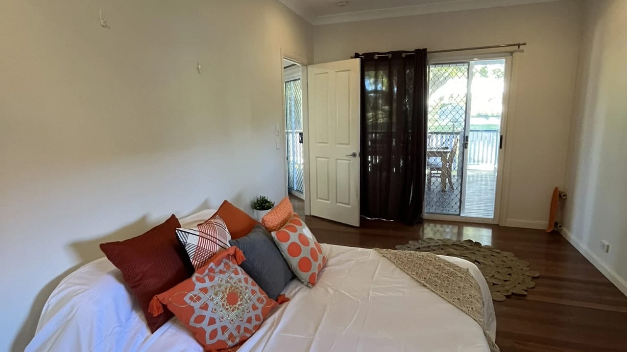 Room in a share house