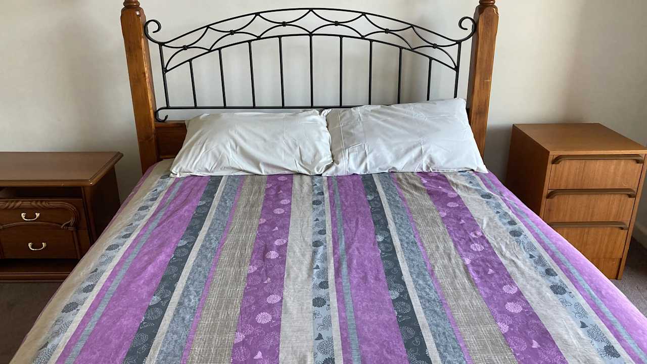 Unfurnished room in a flatshare