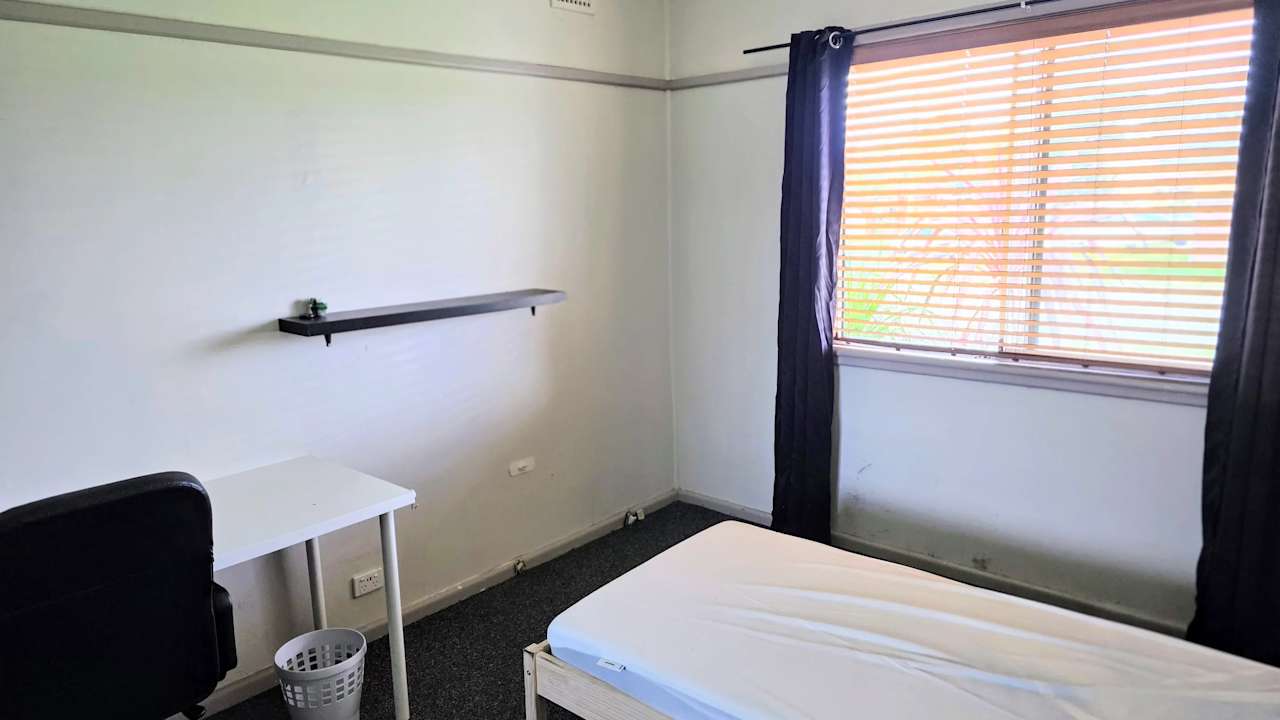 Room in a share house
