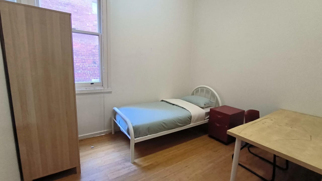 Furnished room in a flatshare