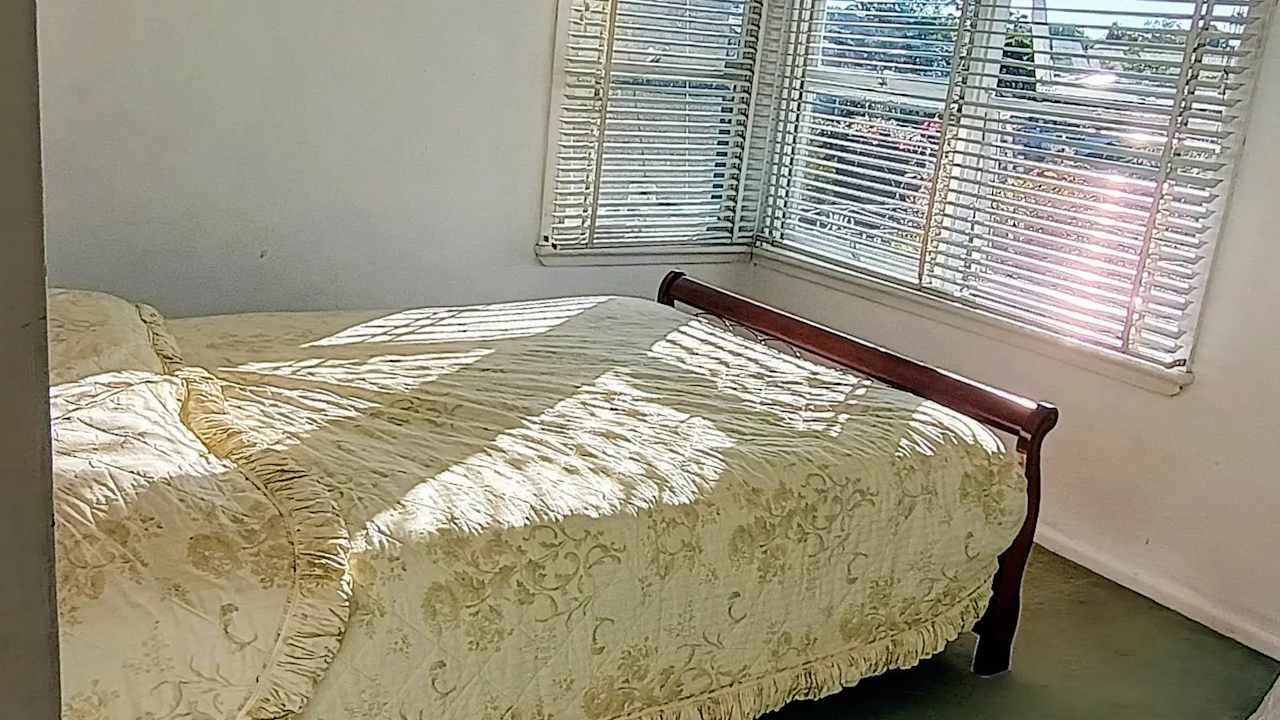 Room in a share house