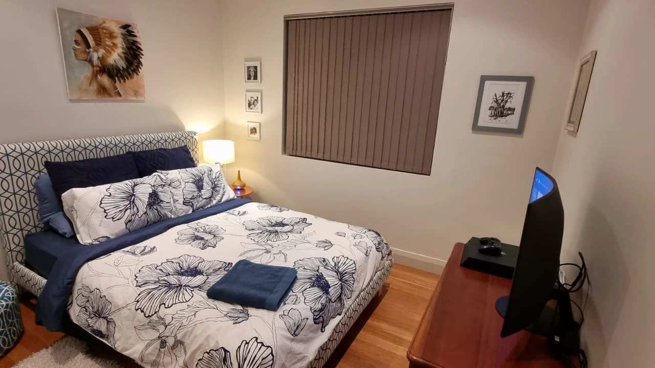 Furnished room in a share house