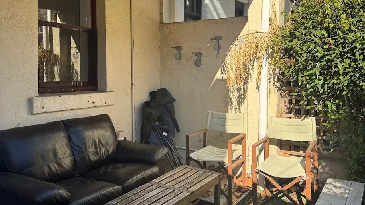 Room in a share house