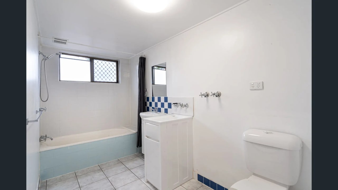 Unfurnished room in a flatshare