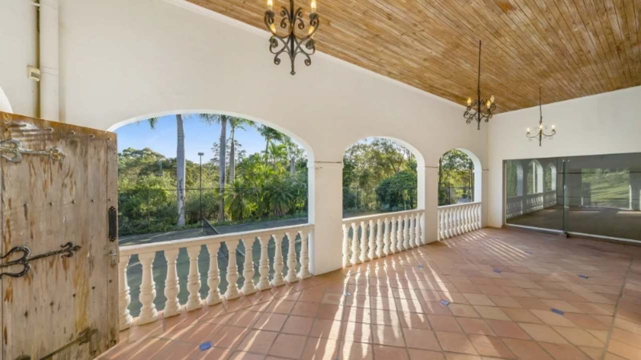 Unfurnished room studio flat for rent