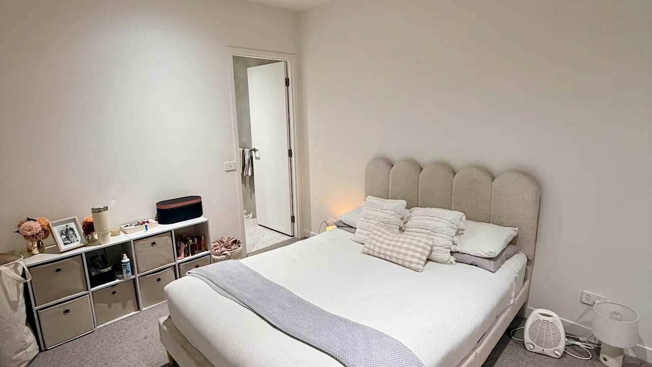 Furnished room with ensuite in a flatshare