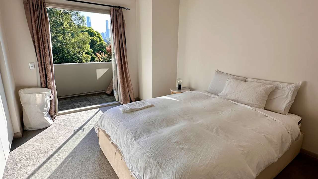 Furnished room with ensuite in a flatshare