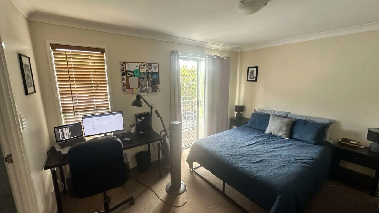 Furnished room with ensuite in a flatshare