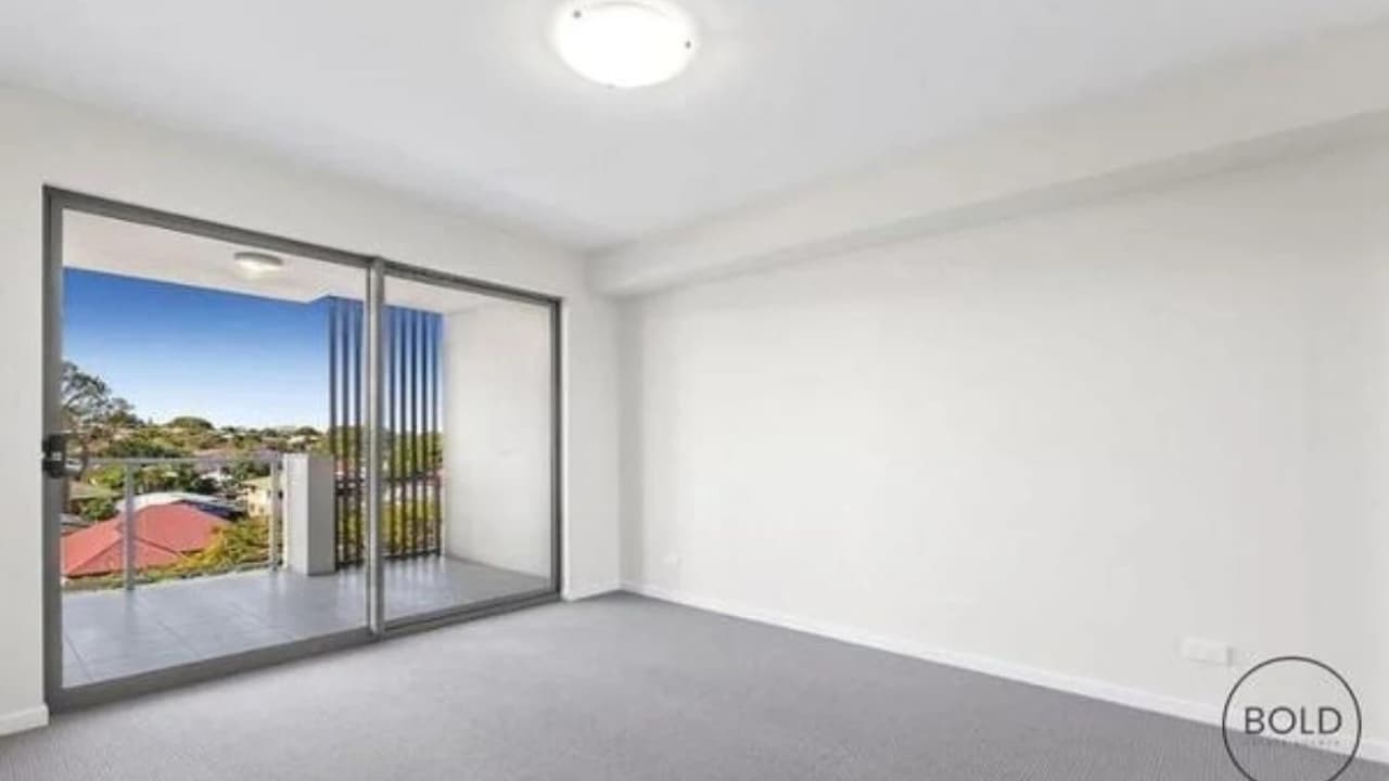 Unfurnished room with own bathroom