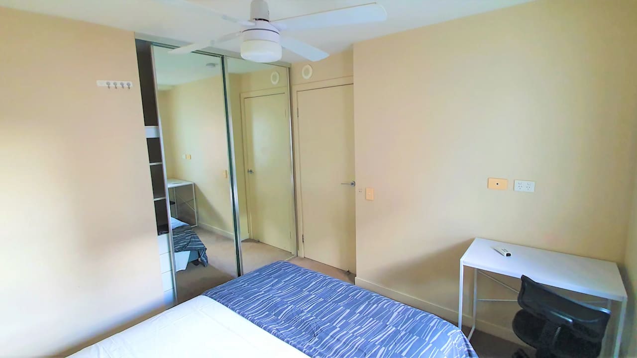 Furnished room in a flatshare