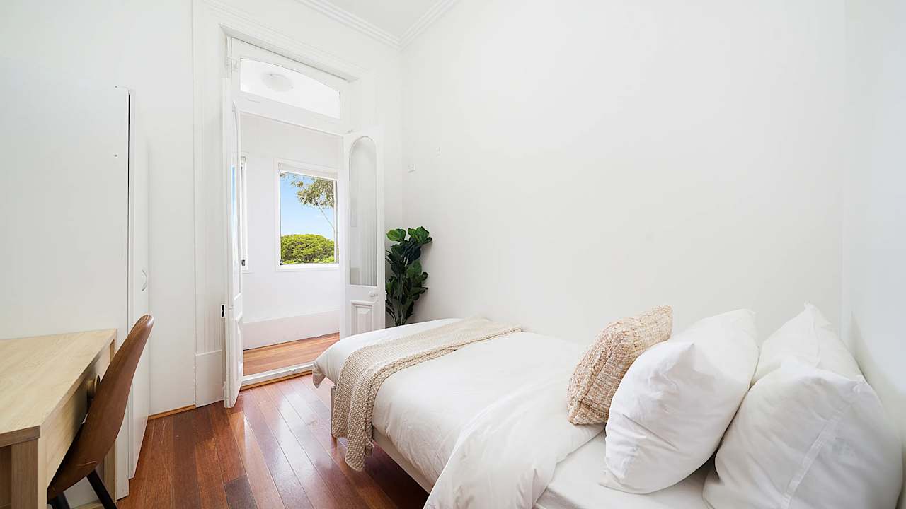 Room in a share house
