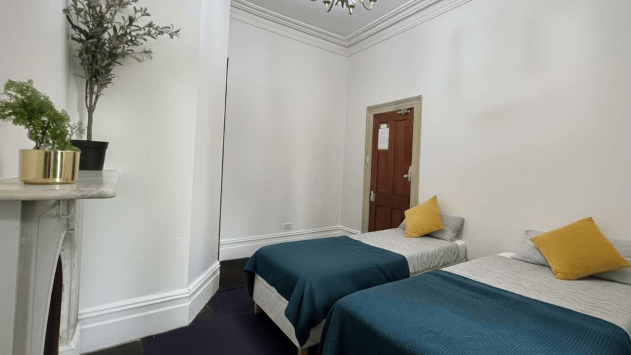 Furnished room in a flatshare