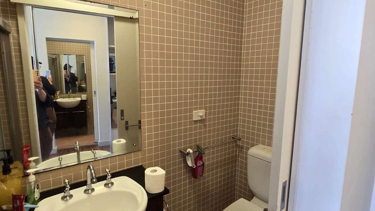 Furnished room with ensuite in a flatshare