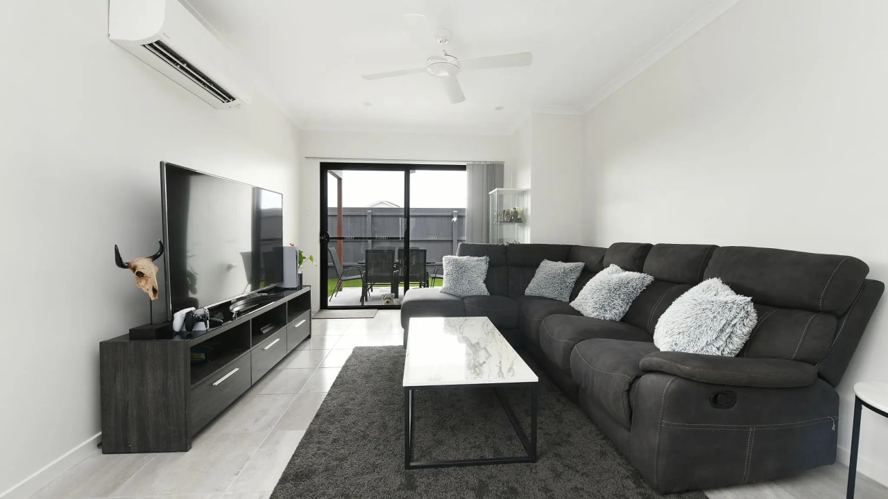 Unfurnished room with own bathroom