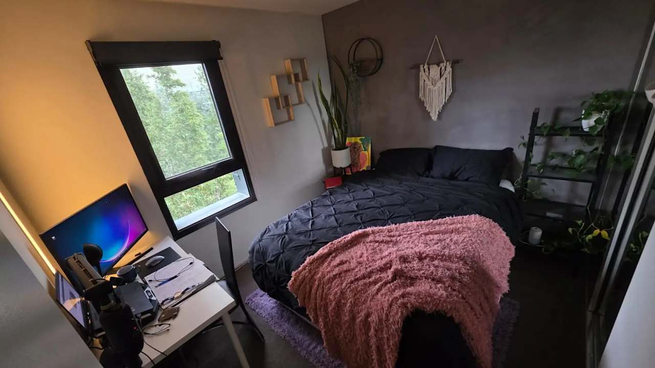 Furnished room with own bathroom