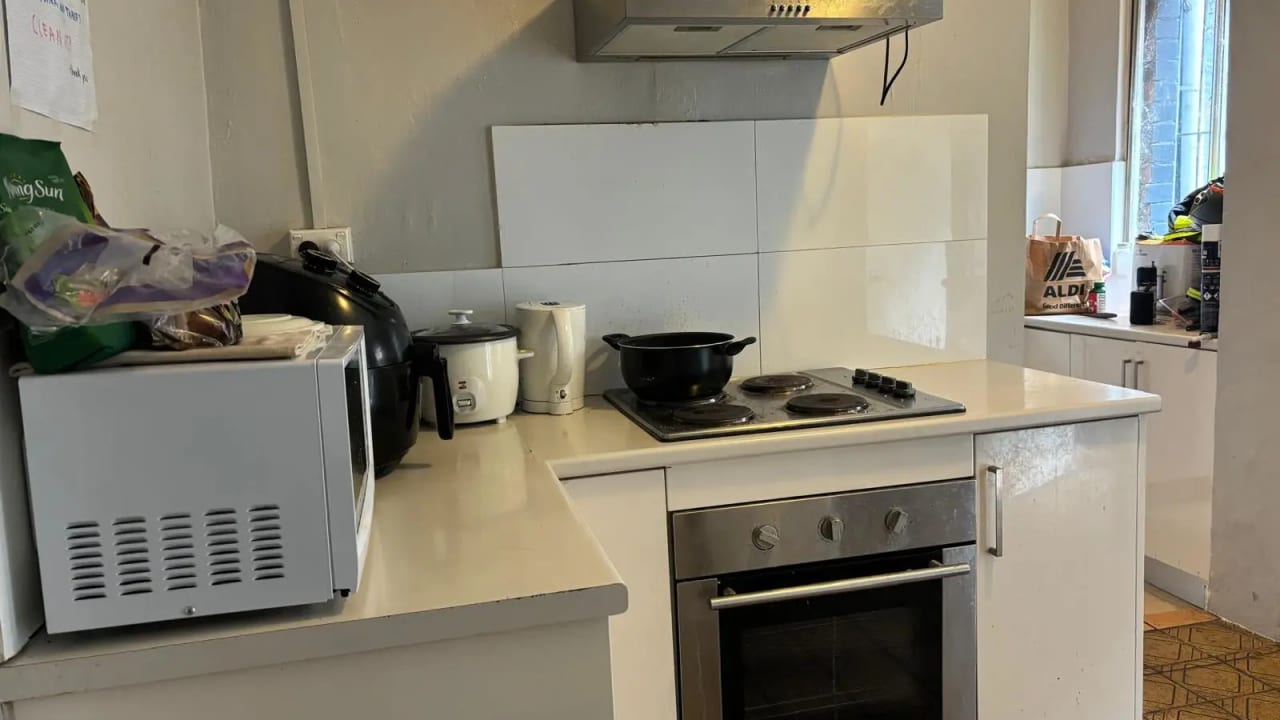 Furnished room in a share house