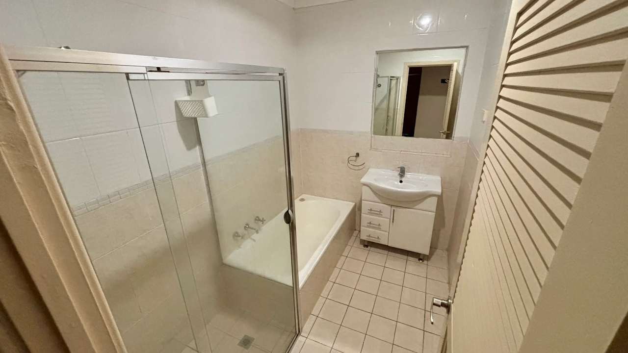 Room in a share house