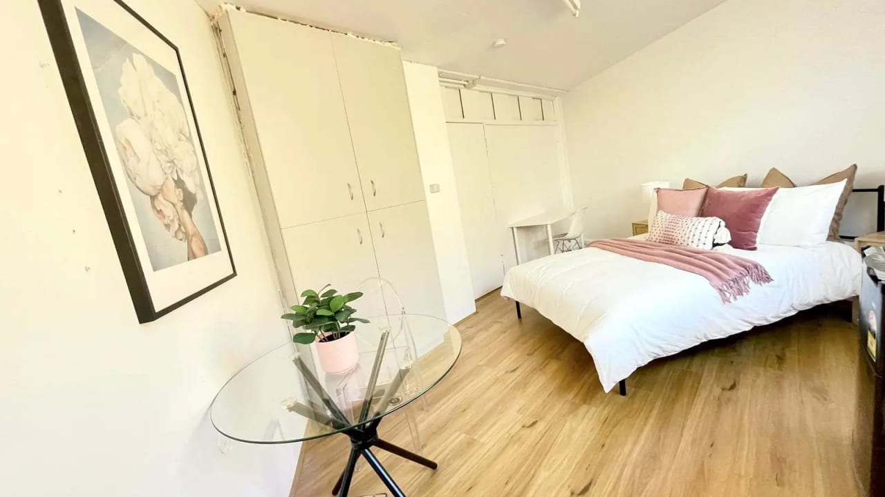 Room studio flat for rent