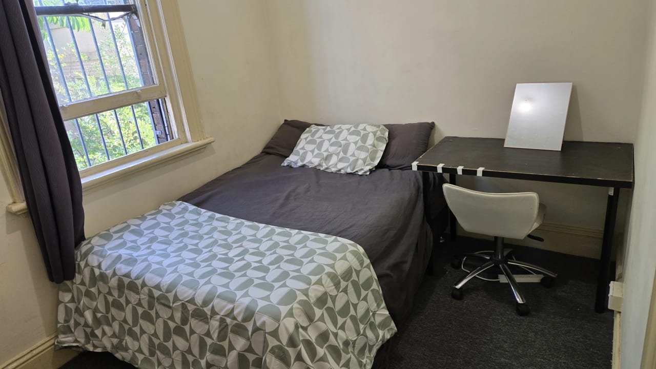 Furnished room in a flatshare