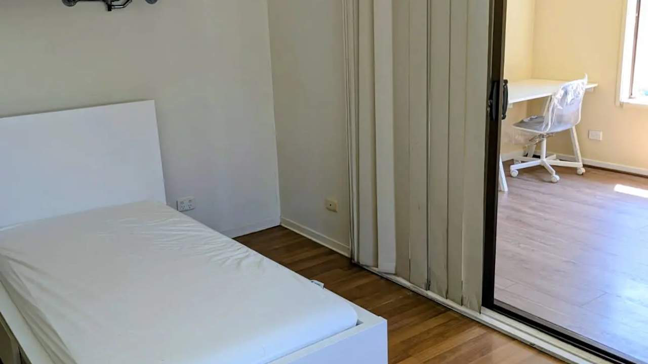 Room in a share house