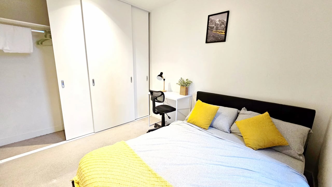 Furnished room in a flatshare