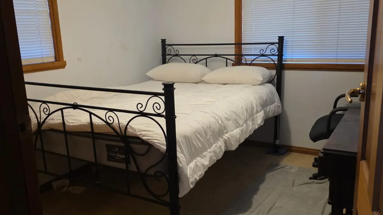 Furnished room in a share house