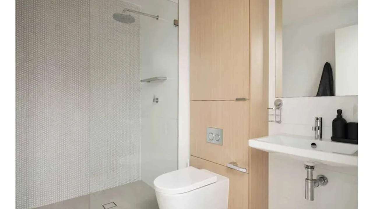Furnished room with own bathroom