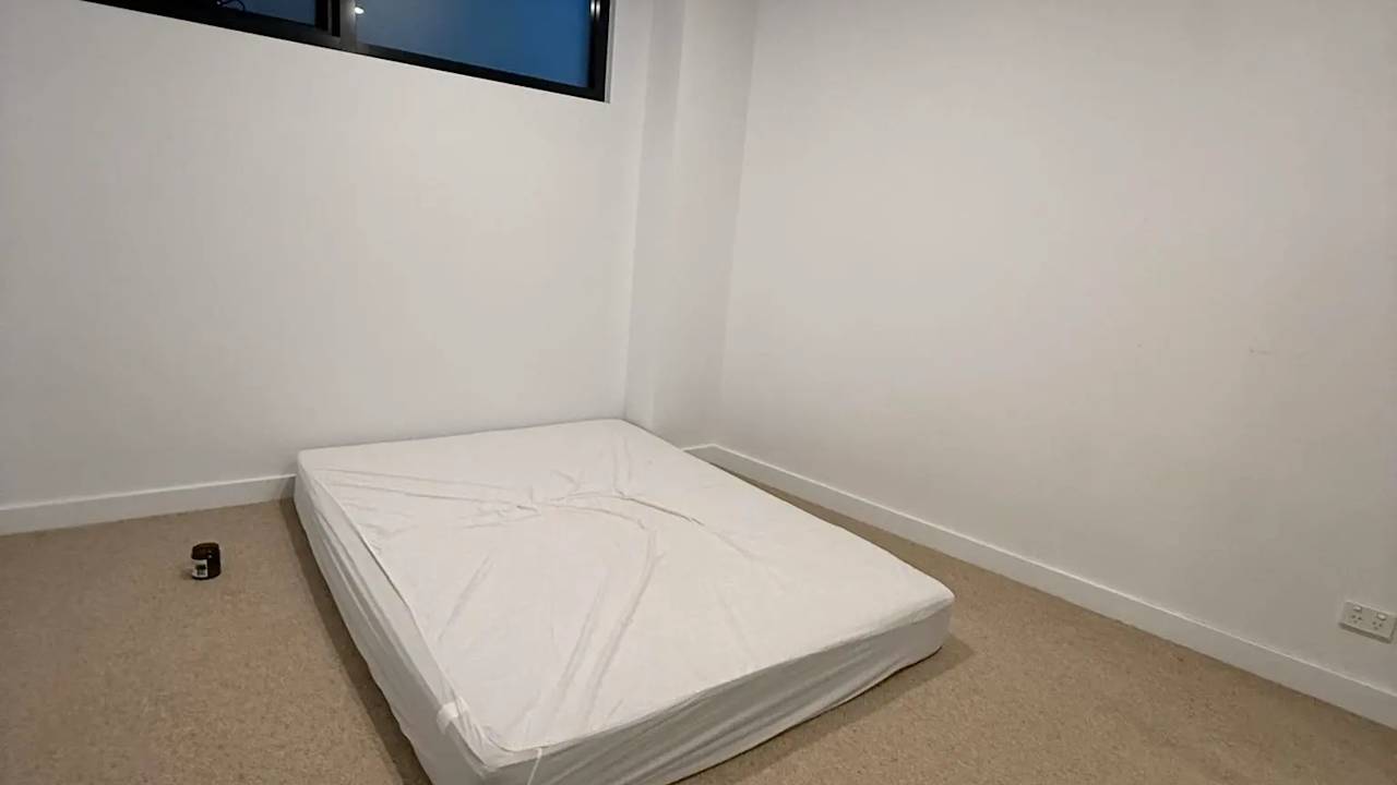Unfurnished room in a flatshare