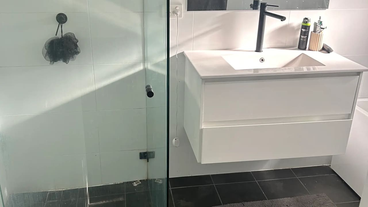 Unfurnished room in a flatshare