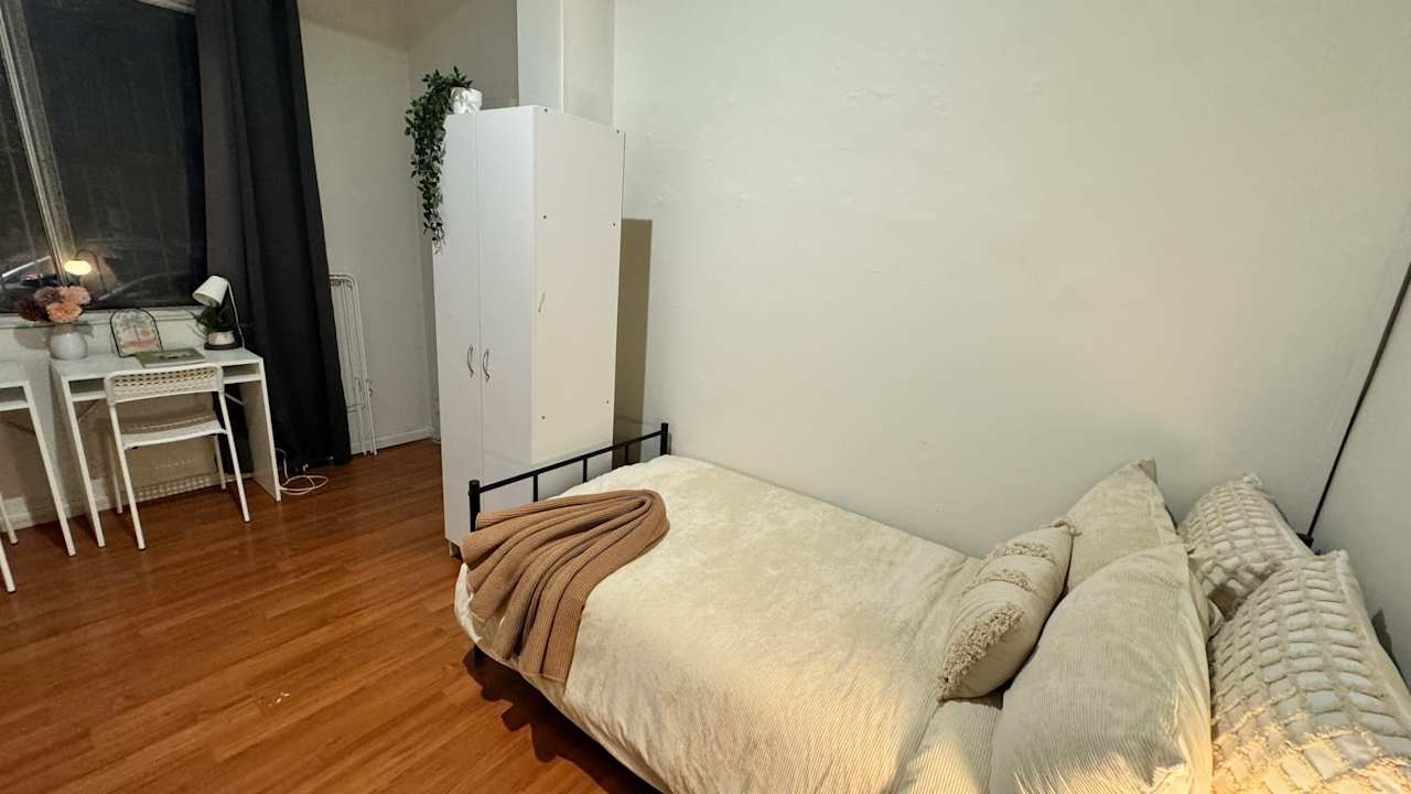 Furnished room in a flatshare