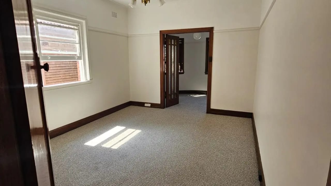 Unfurnished room in a flatshare