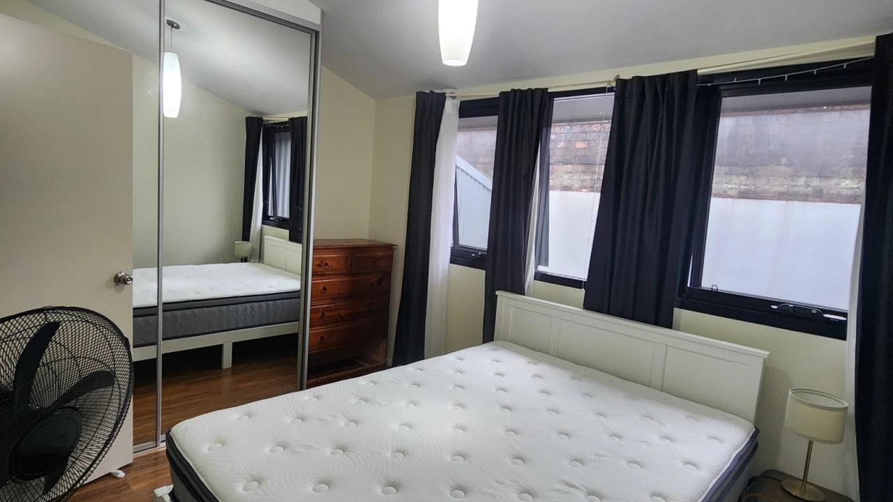 Furnished room in a flatshare