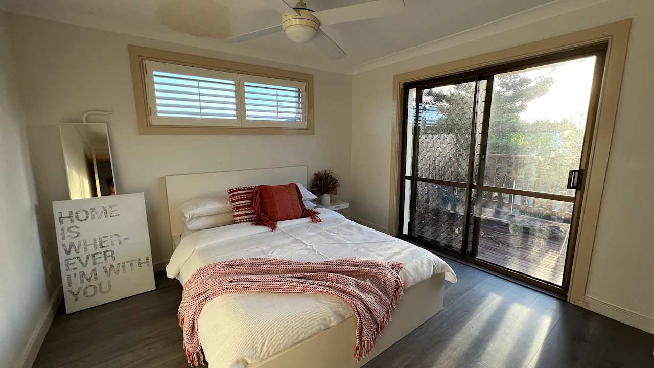 Furnished room in a share house