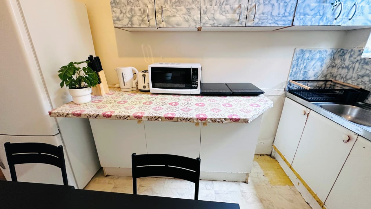 Furnished room in a share house