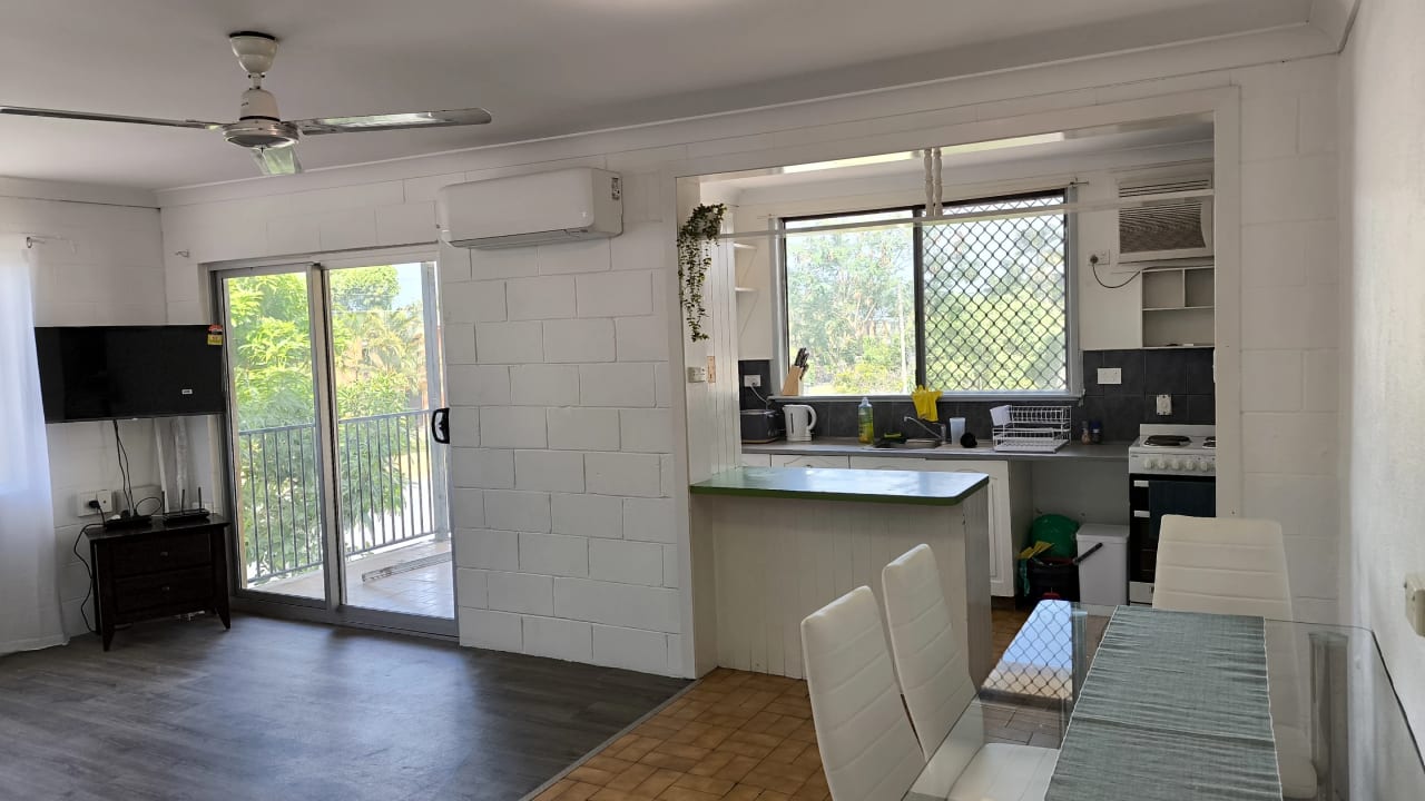 Furnished room in a flatshare