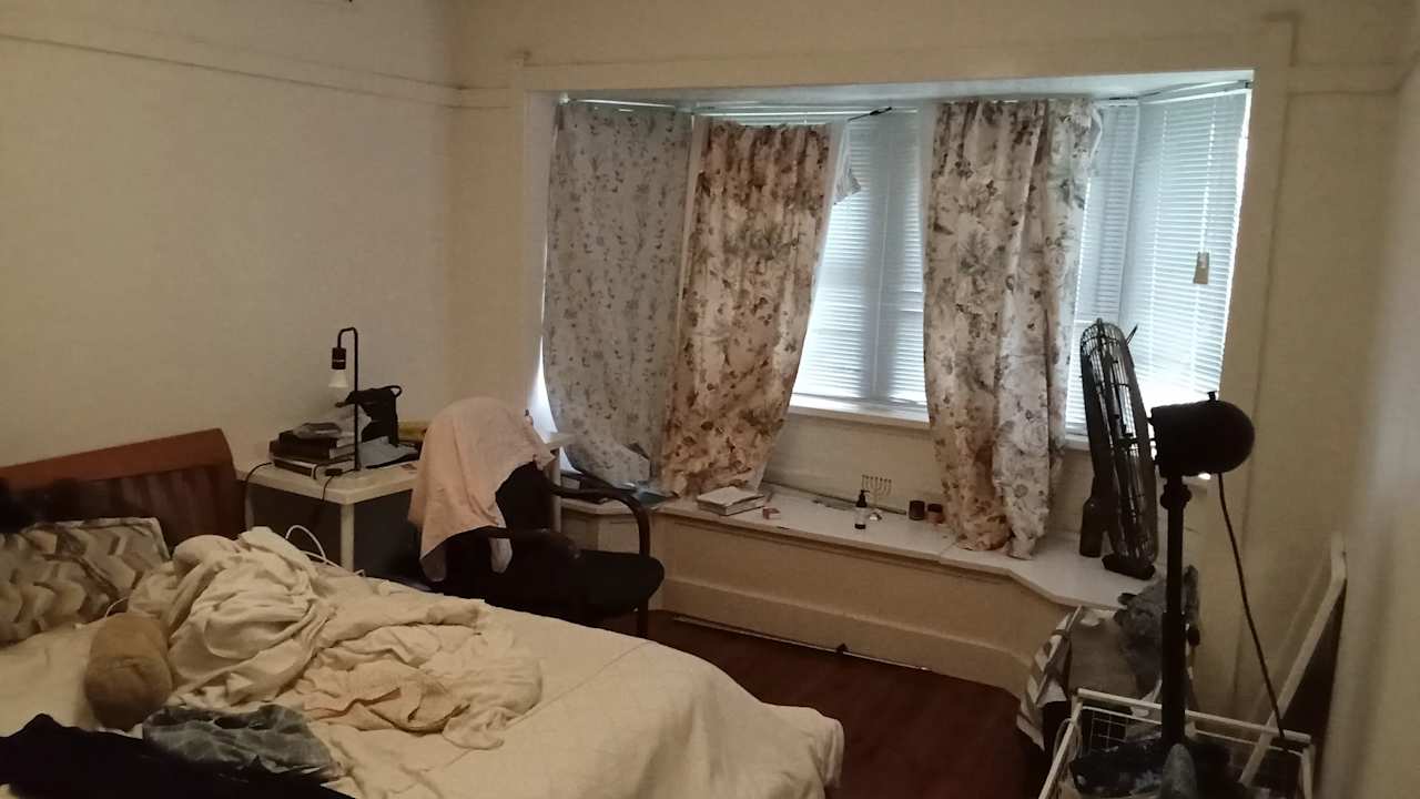 Room in a share house