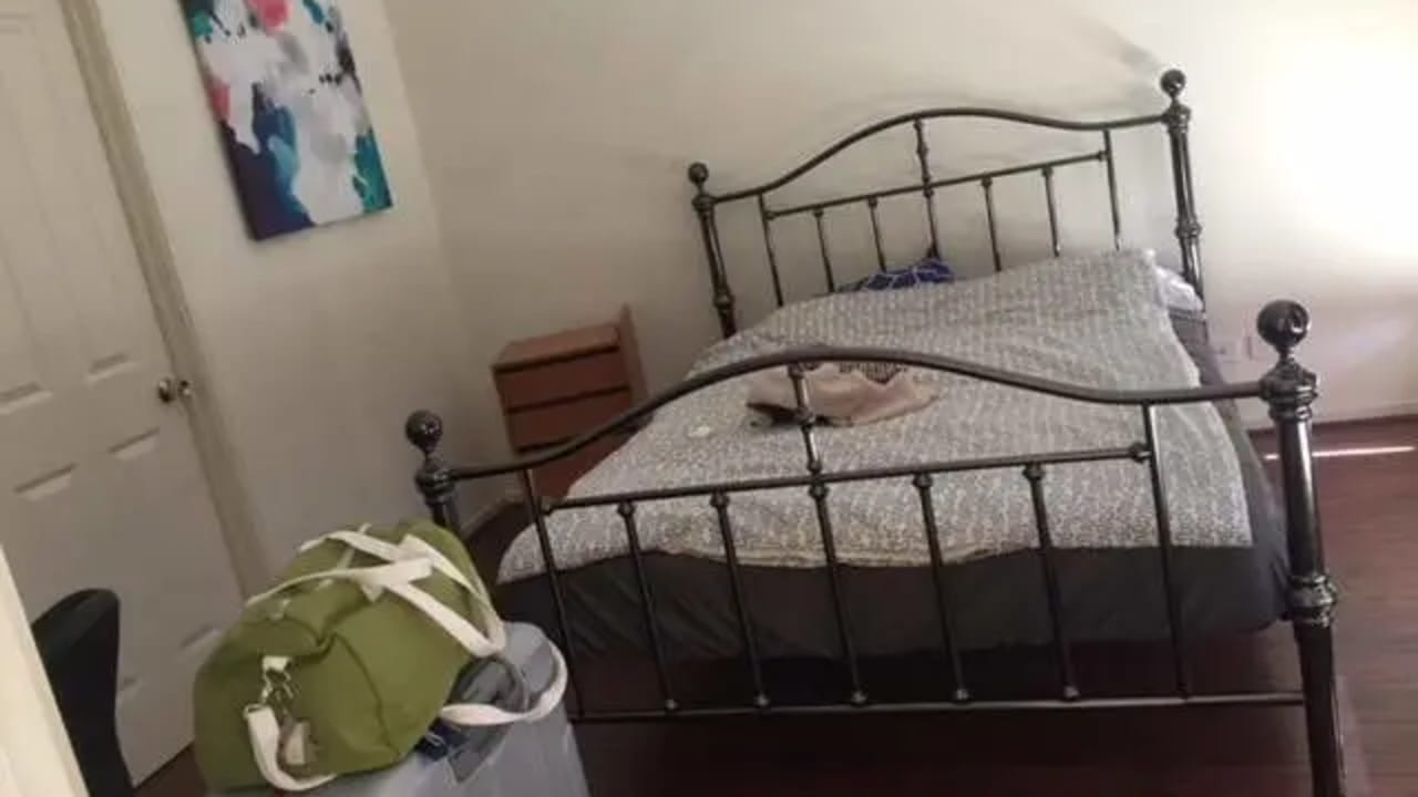 Furnished room in a share house