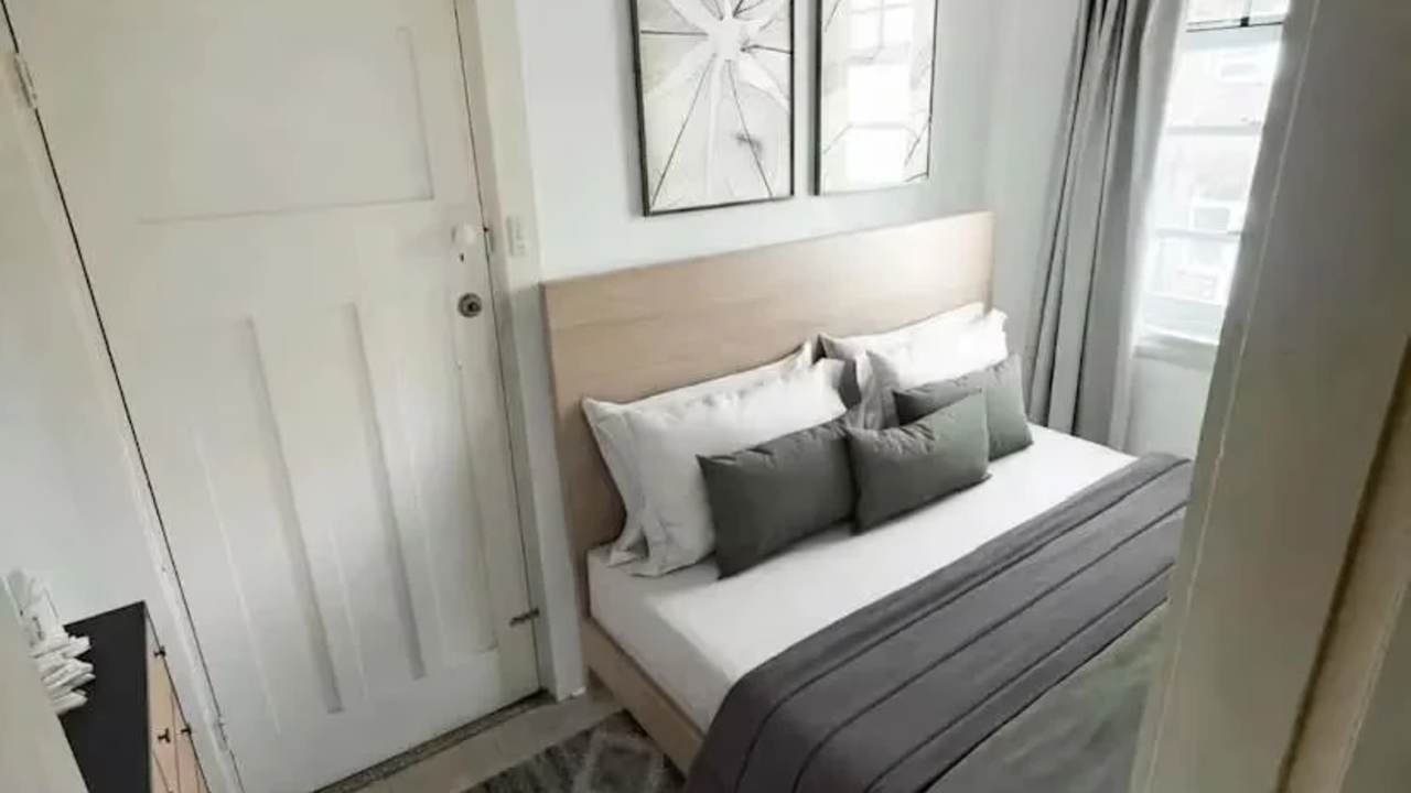 Furnished room in a share house